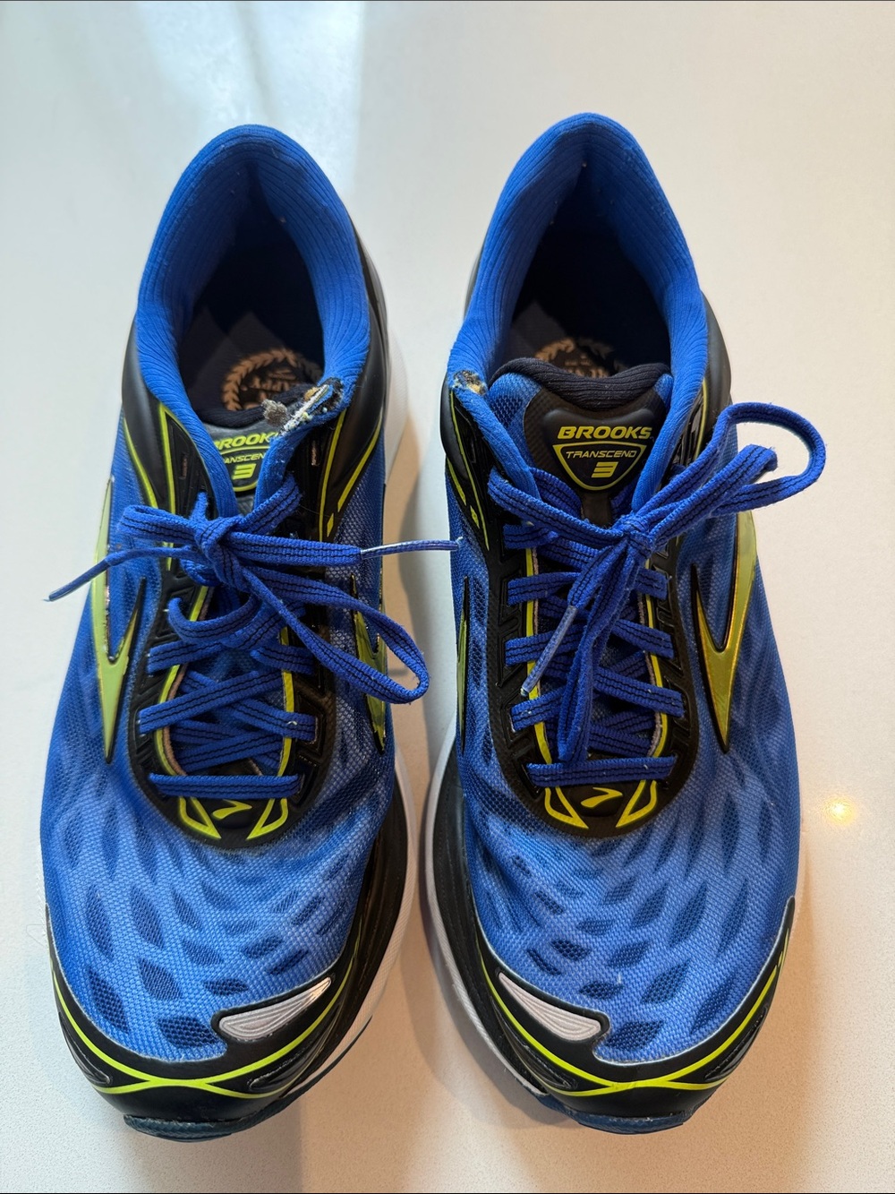 Brooks Men’s Transcend 3 Blue Running Shoes with Neon Yellow Accents, Size 8
